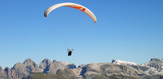 parapendio sulle alpi