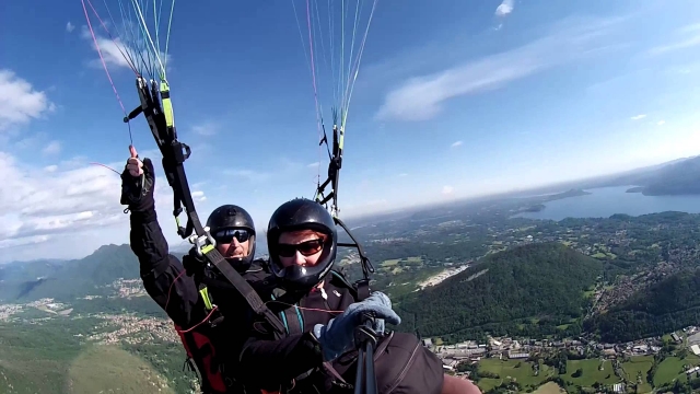 regala un volo in tandema