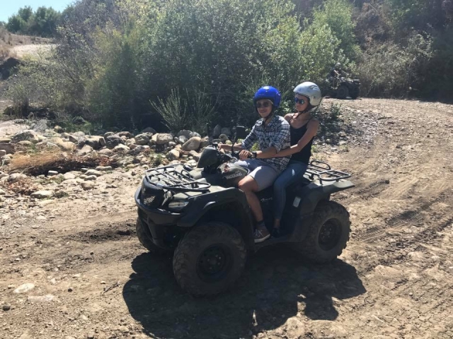 Couple excursion 