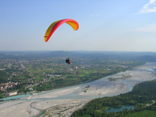 Tandem biposto sul Tagliamento