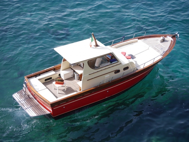 Luxurious Boat 