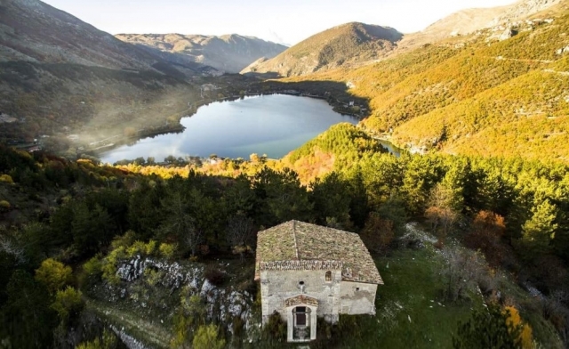  O lago aguarda você a cavalo 