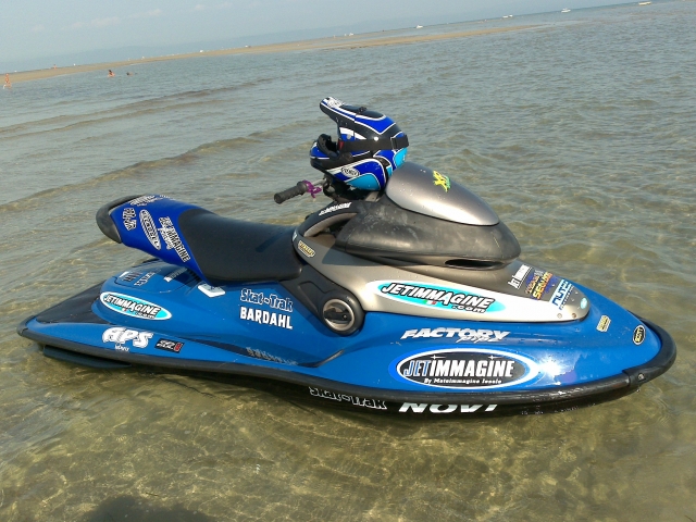 e-19679471-jet-ski14963995776175.jpg