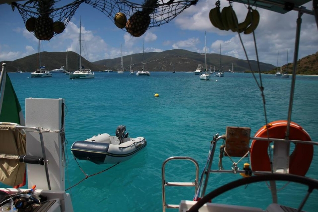  Vacation on a sailing boat 