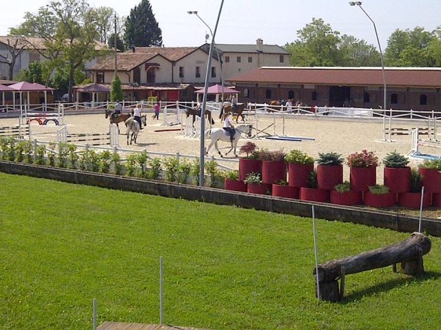 campo sabbia con ostacoli