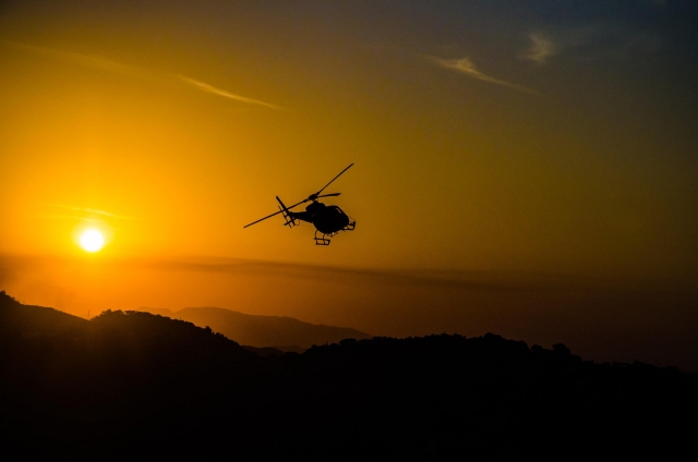 elicottero al tramonto