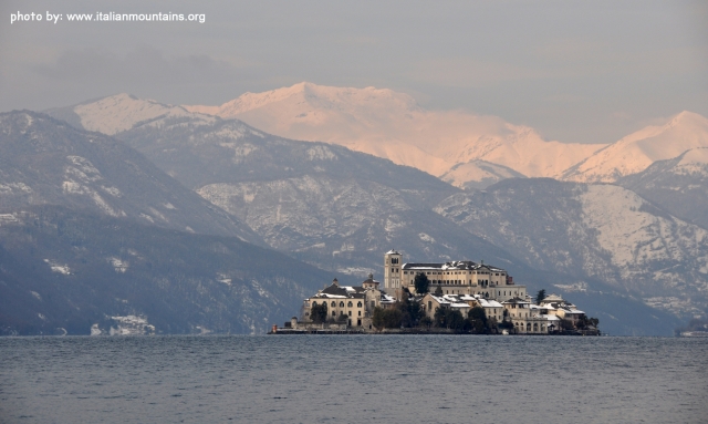  Insel San Giulio im Winter_ Ortasee_Italien 