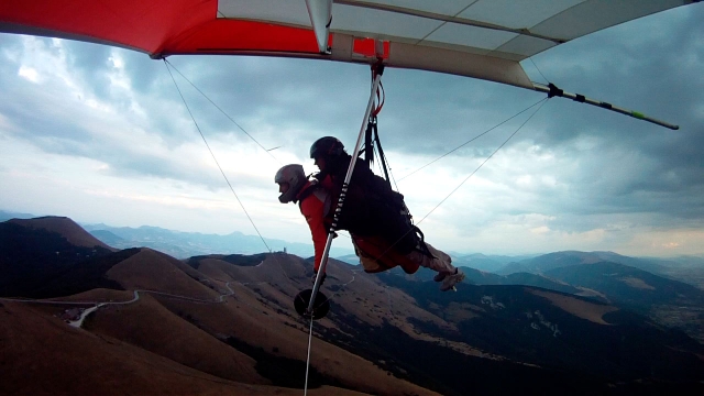 Hang-gliding over Umbrian landscapes 