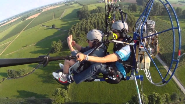  In tandem flight