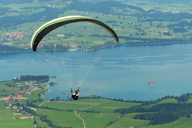paraglider 1644990 960 720