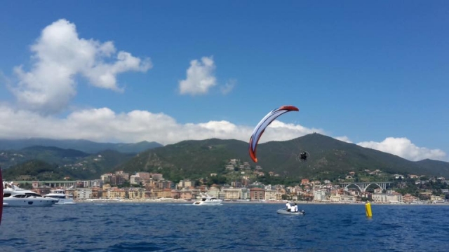  风筝冲浪 