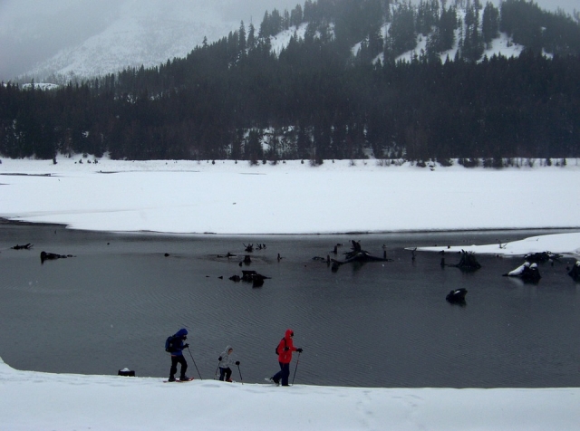  Snowshoeing 