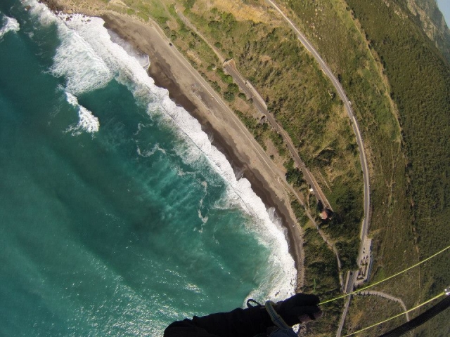  Paragliding 