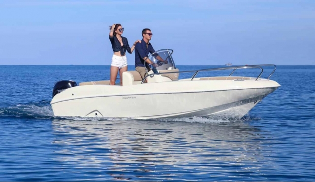 An Bord unserer Motorboote 
