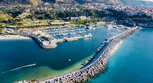  Tropea Touristenhafen
