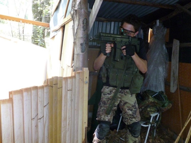 Giocatore del Team in fase di difesa di un obiettivo