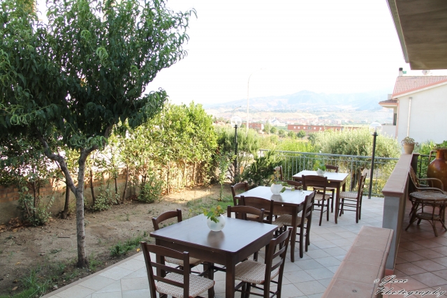  Outdoor breakfast 