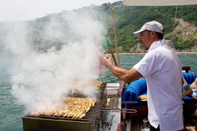  Barbecue on board 