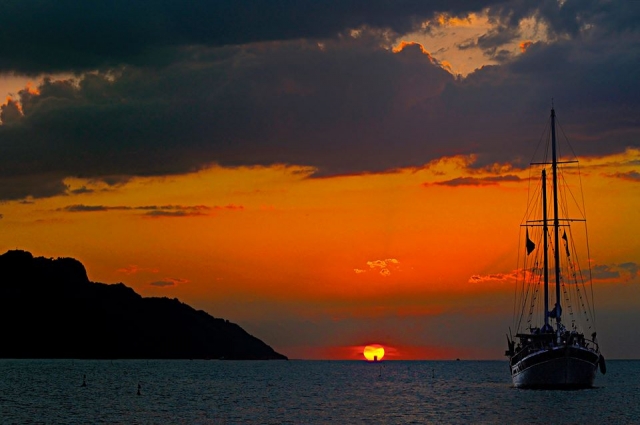  A splendid sunset over the sea