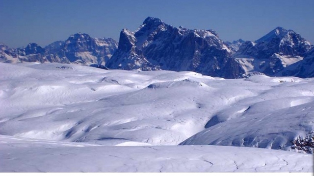  Snowy mountains 