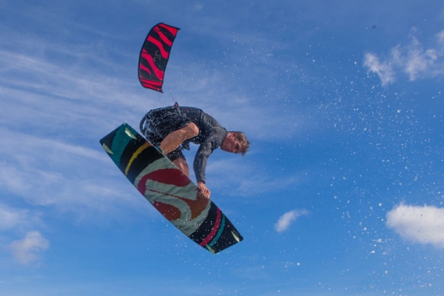  Kitesurfing in the air 