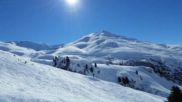  Ready to have fun among the snowy peaks? 
