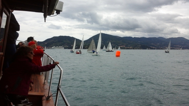 Tra un bicchiere di vino e una regata