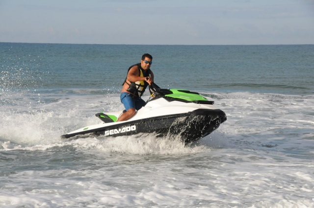  Amusez-vous avec les jet skis ! 