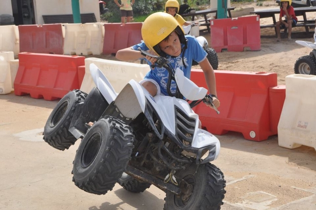Mini quad sur la piste 