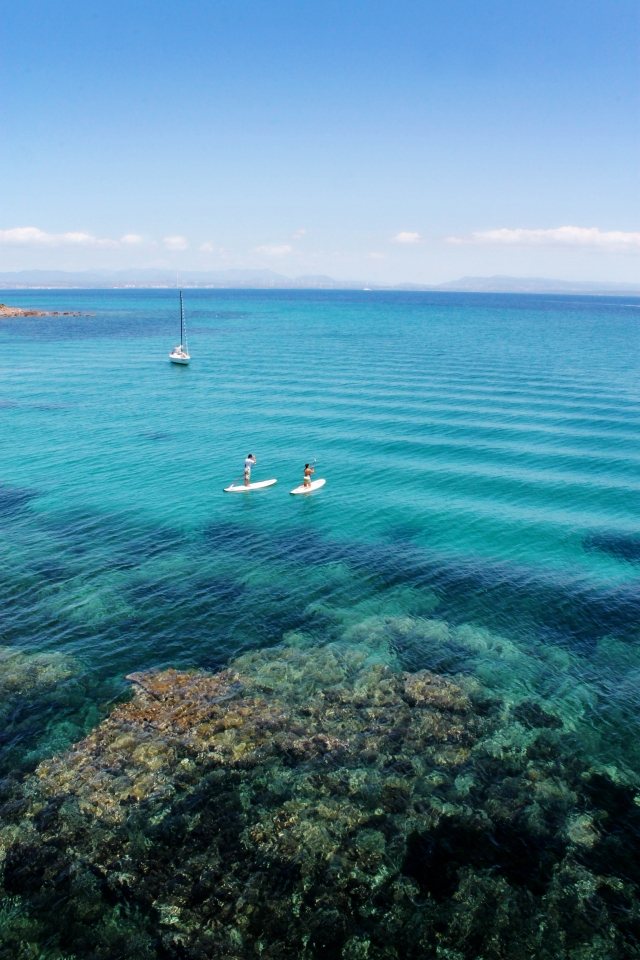  Crystal clear seabed 