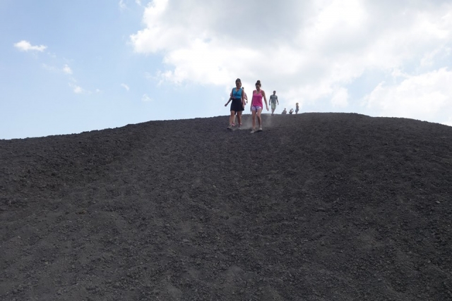 Il vulcano attivo più grande d'Europa. Vienilo a scoprire!
