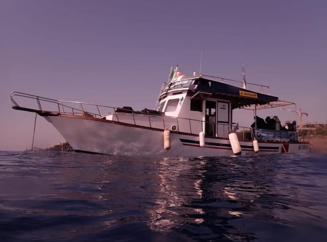  Rückfahrt mit dem Boot im Licht der Morgendämmerung 