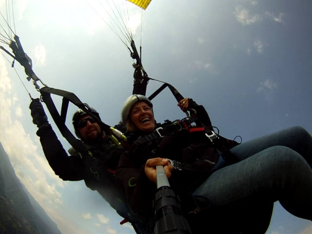 Volo in parapendio biposto