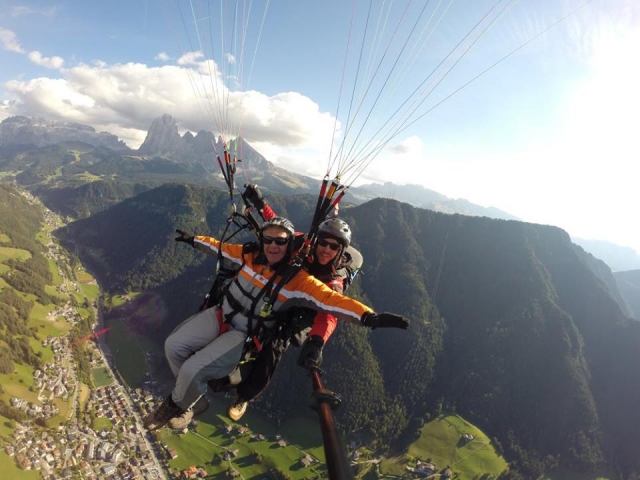  Tandem -999 Vuelo - por encima del grupo Sassolungo -999 por encima de la Cuca Sella 