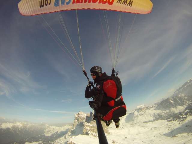  白雪皑皑的山峰 