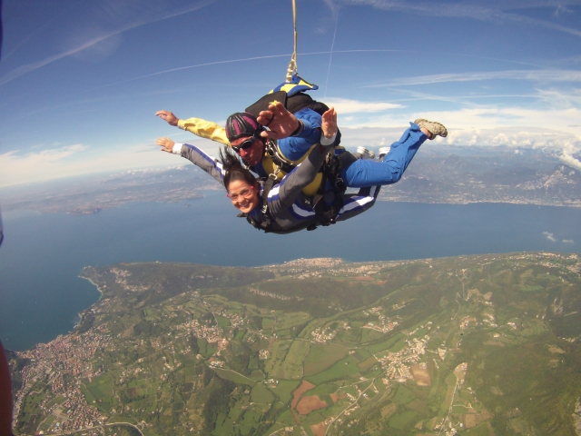  Parachute flight 