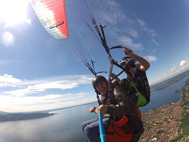  Paragliding 