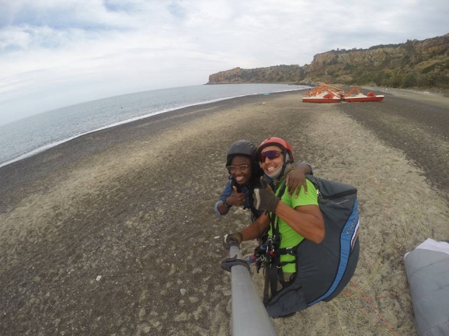 Atterraggio in spiaggia con il parapendio