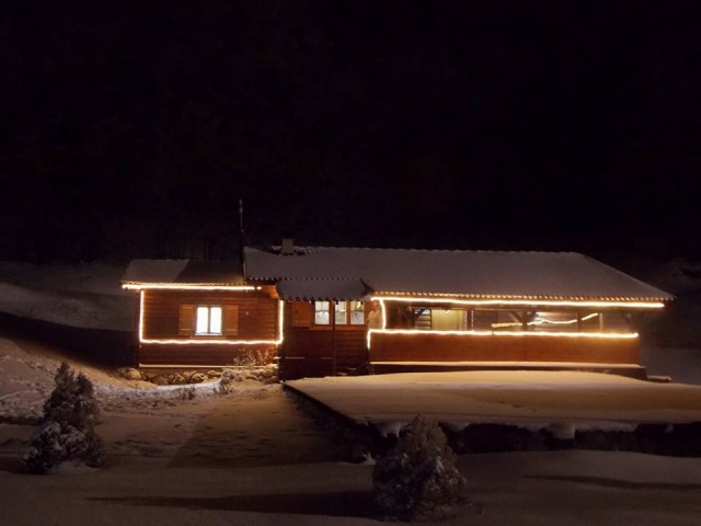  夜间小屋 