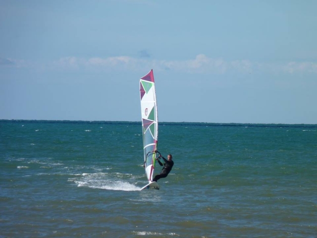  Strong wind 