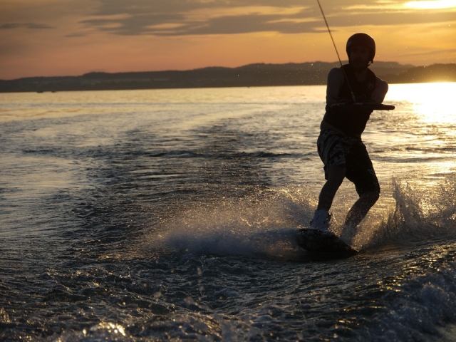  Wakeboard at sunset 