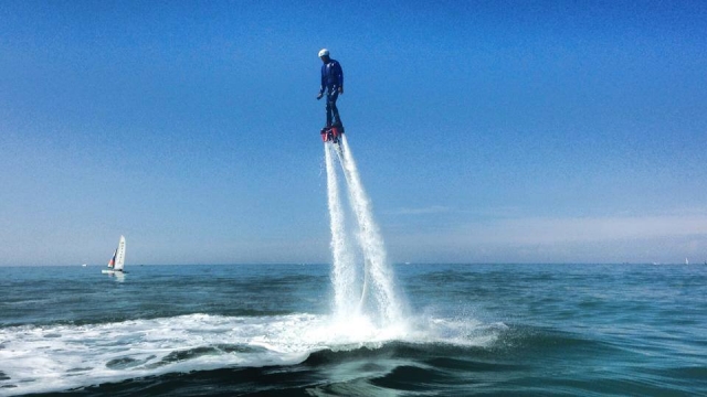 Sur les vagues de la mer 