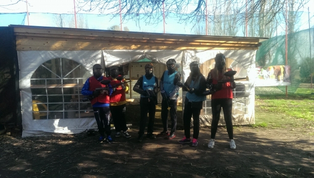 Squadra di giocatori aspettando ad iniziare la partita
