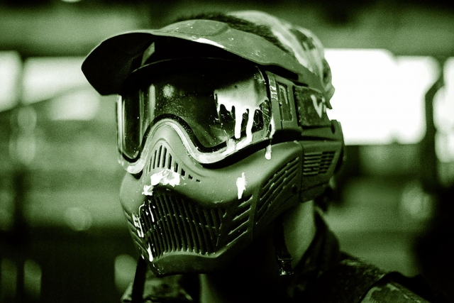 Masque d'un joueur après une partie avec un coup dans les lunettes 