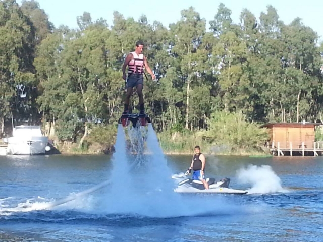flyboard in acqua