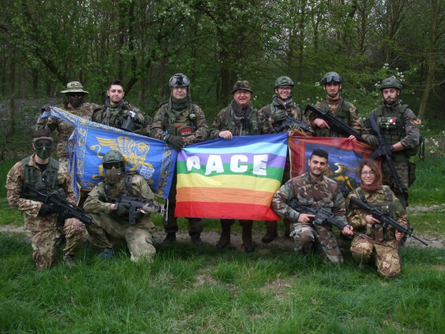 与大家和平相处 