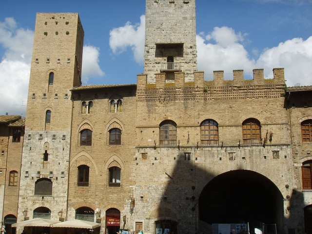 Piazza Duomo a San Gimignano