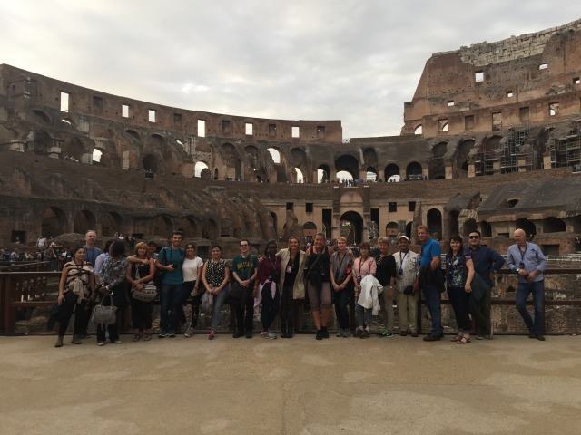 Gruppenfoto im Kolosseum 