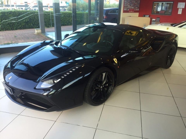 Elegantissima Ferrari nera