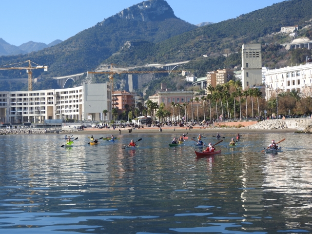  从海上看到的海岸 